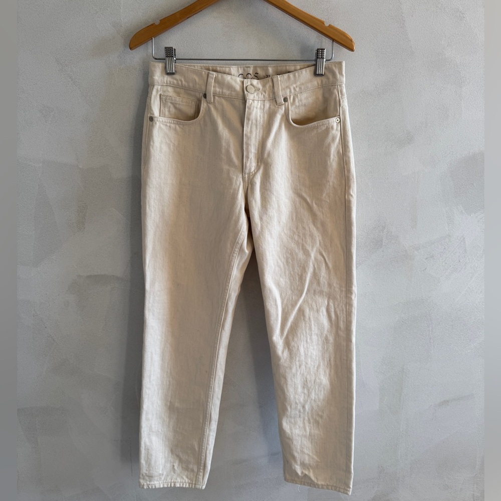 COS - Slim-Leg/Mid-Rise/Cropped Length Jeans in Chalk